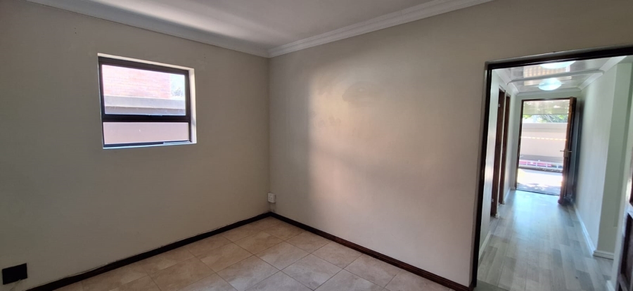 To Let 2 Bedroom Property for Rent in Zeekoevlei Western Cape